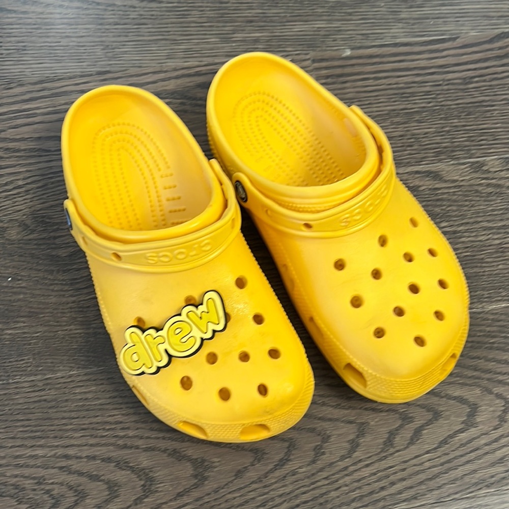Drew House crocs size 7 yellow missing jibbets